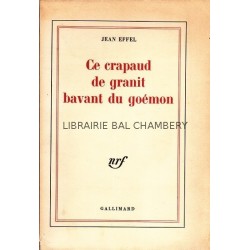 Ce crapaud de granit bavant du goémon